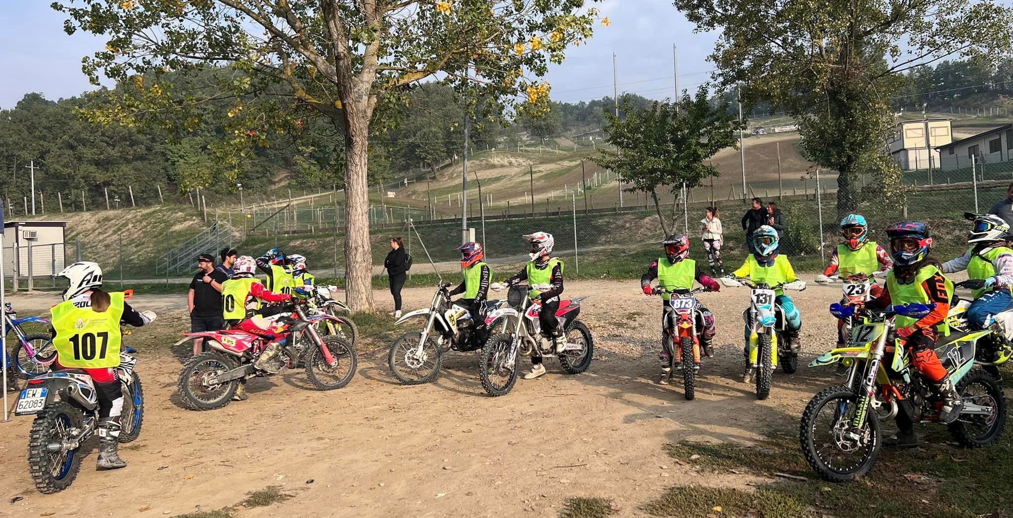 un momento del raduno collegiale motocross enduro FMI