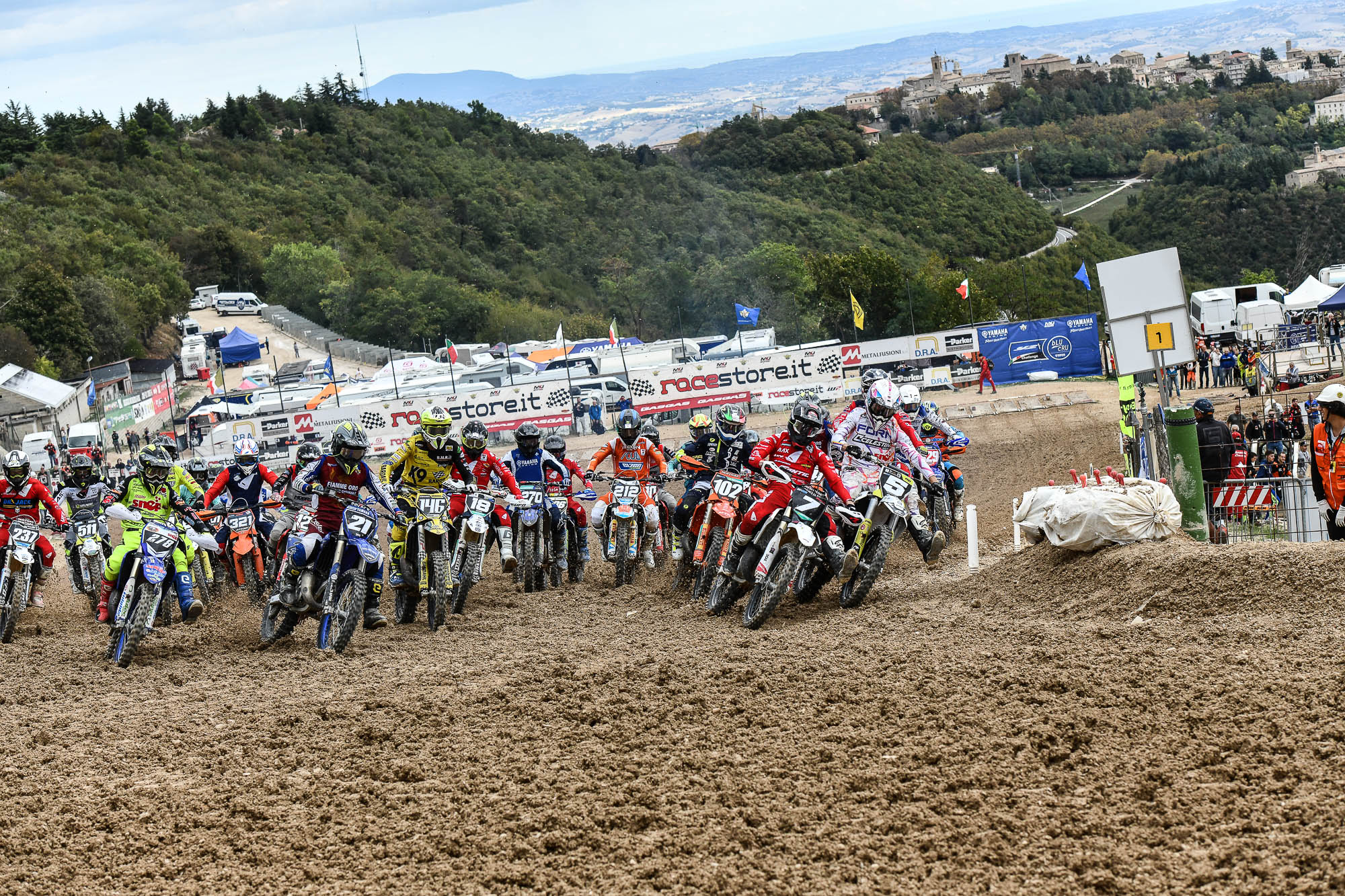 partenza campionato italiano junior a Cingoli motocross junior