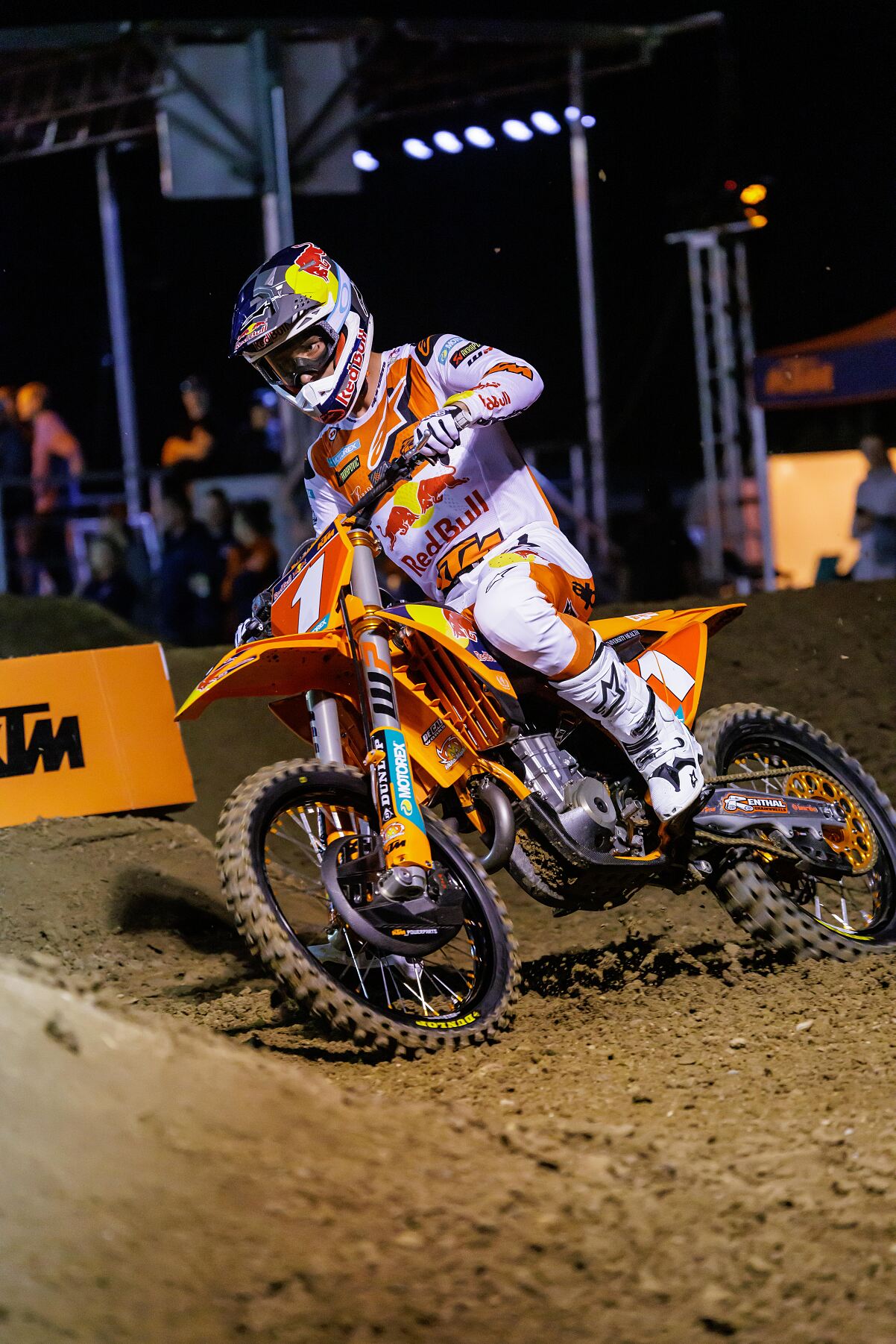 Chase Sexton sulla KTM Red Bull Factory Racing con la tabella numero 1