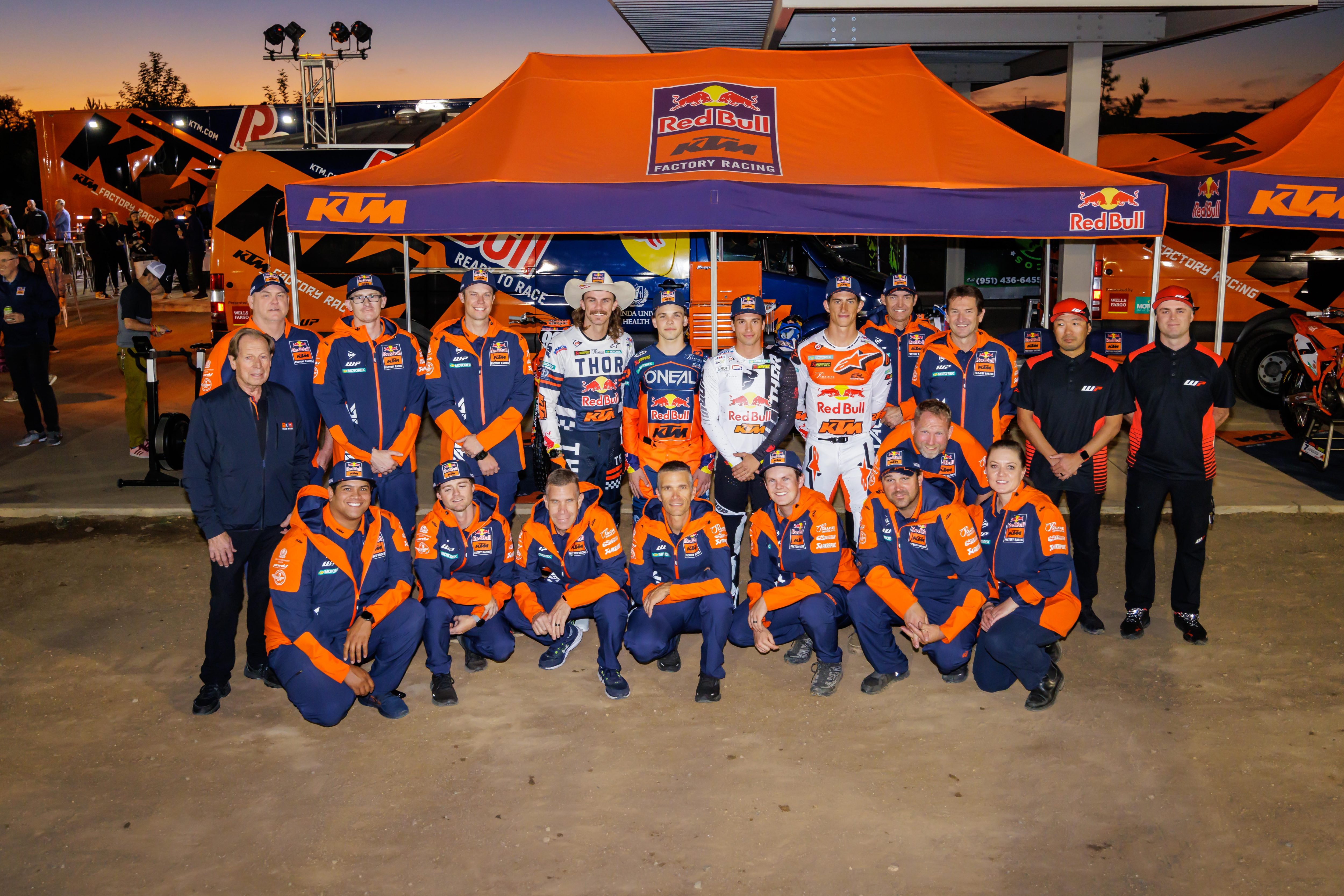 la squadra KTM Red Bull Factory Racing USA 2024 al completo