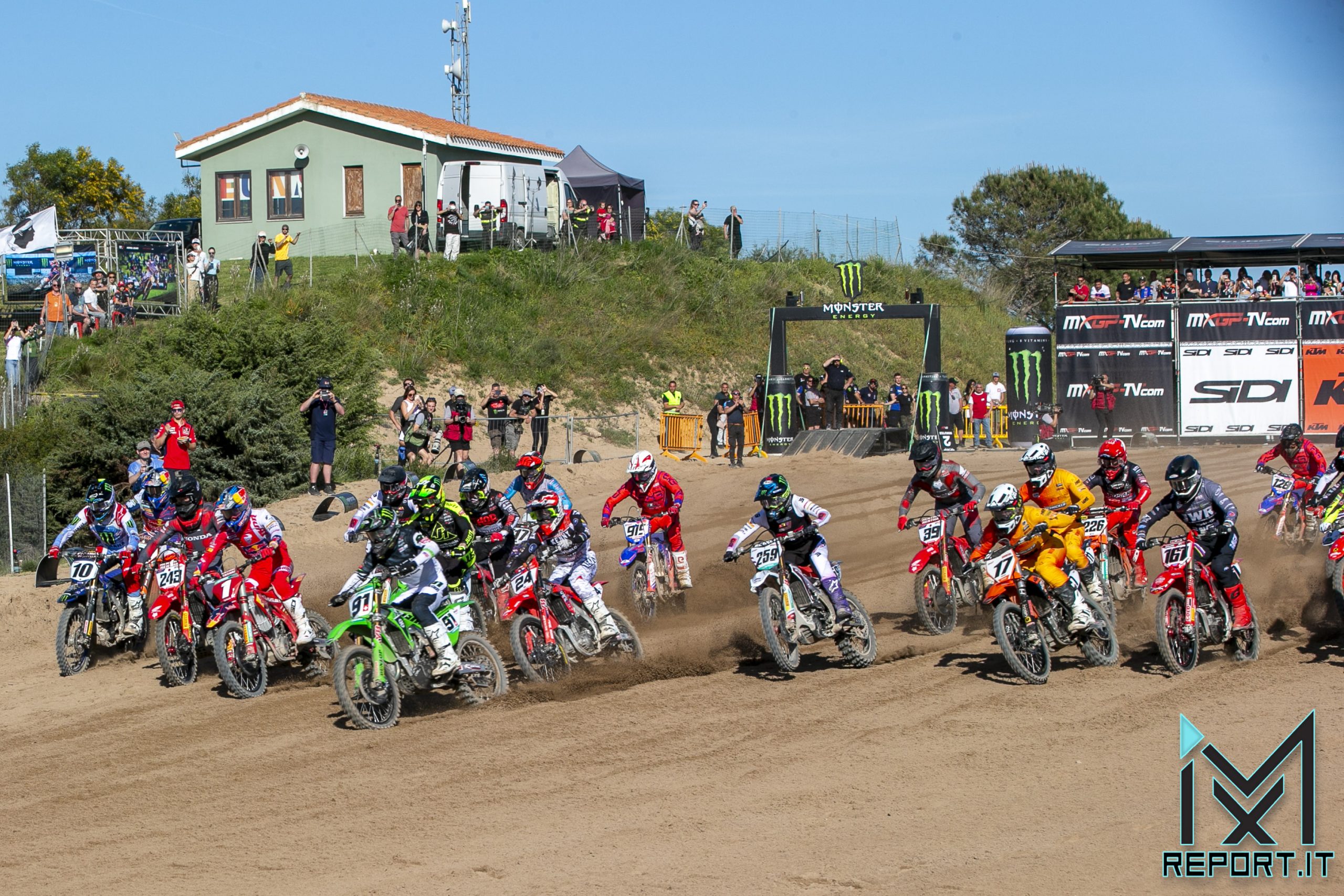 partenza della manche di qualifica MXGP