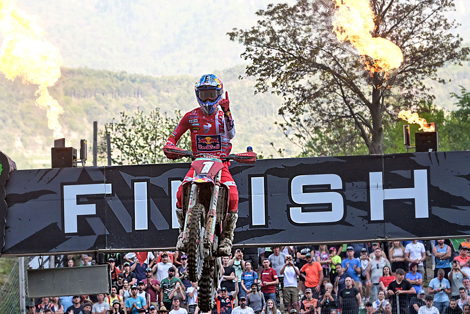 Jorge Prado taglia vittorioso il traguardo di gara-2 nel GP del Trentino