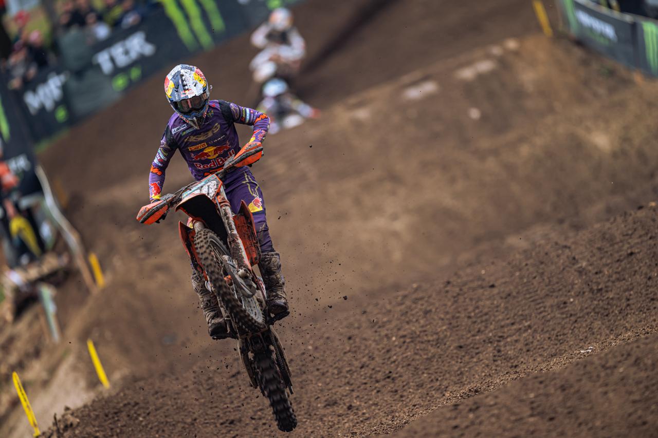 Andrea Adamo ha vinto gara-1 con determinazione respingendo gli attacchi di De Wolf