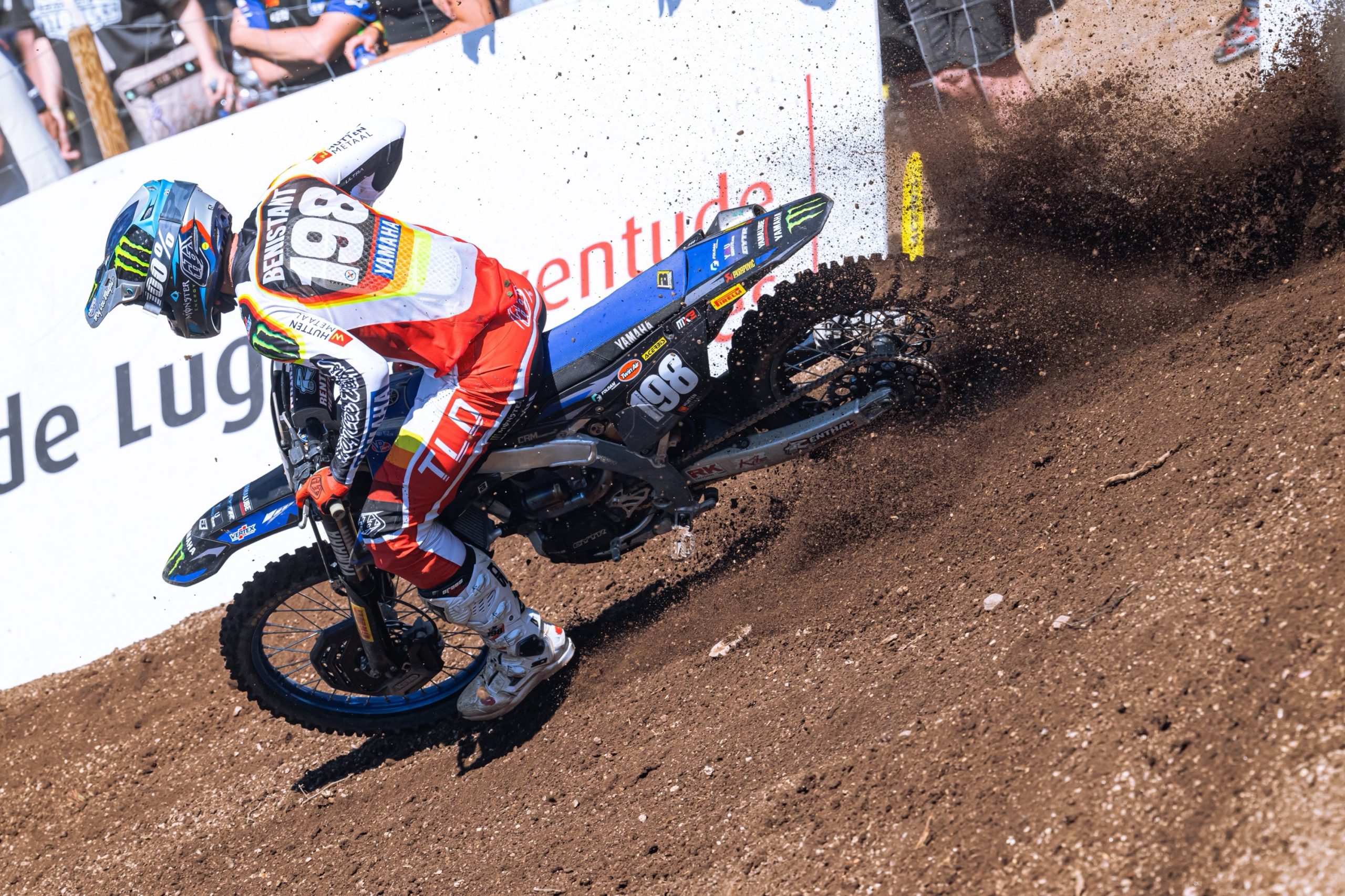 Thibault Benistant ha lottato per la vittoria in gara-1 ma una caduta lo ha estromesso dal podio