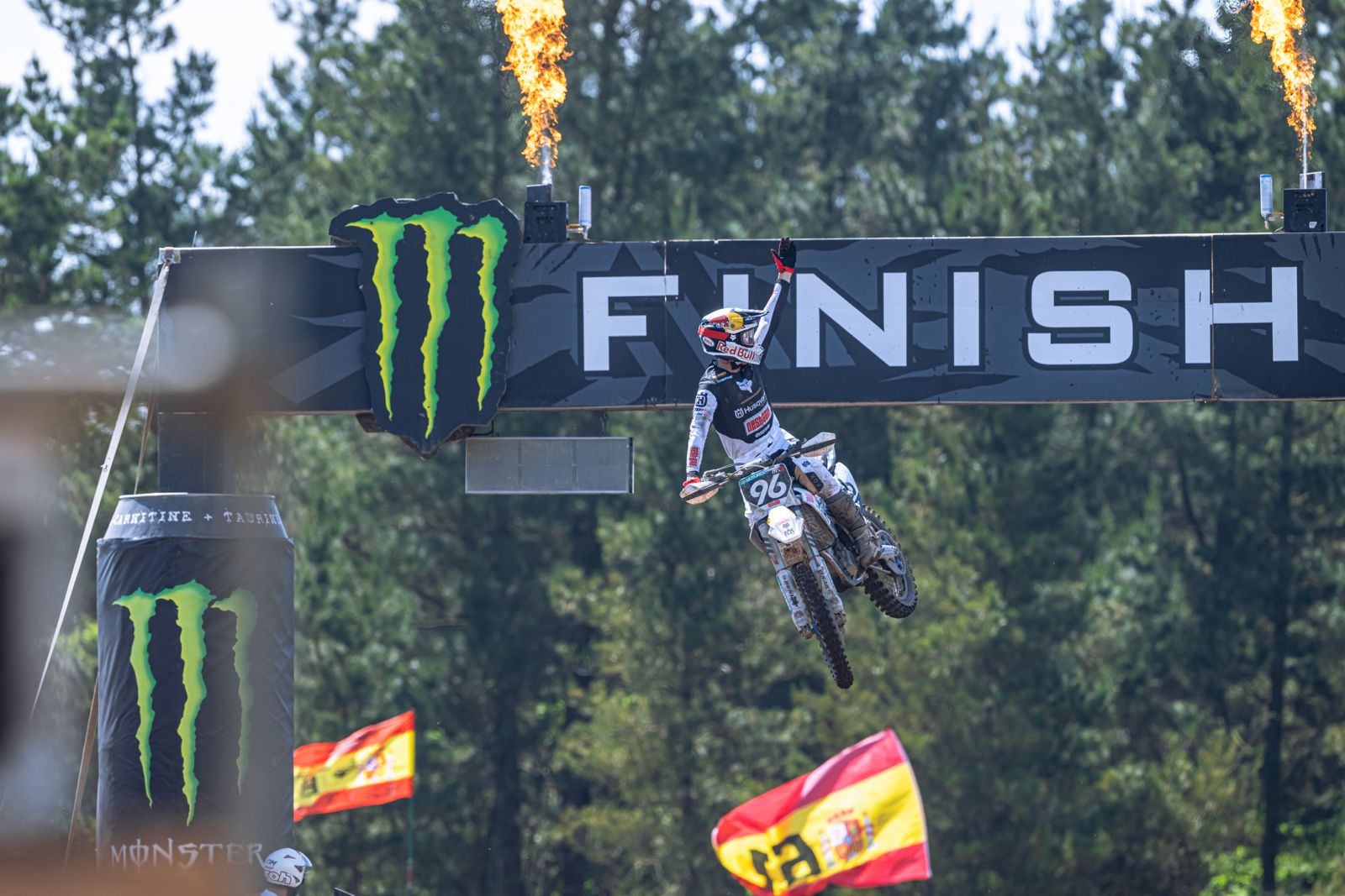Lucas Coenen vince gara-2 MX2 e l'assoluta del GP
