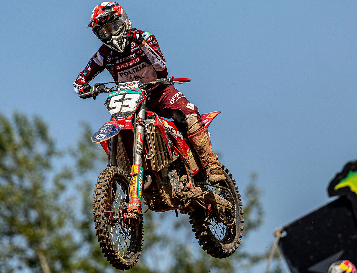 Valerio Lata all'arrivo di gara-2 MX2 a Maggiora