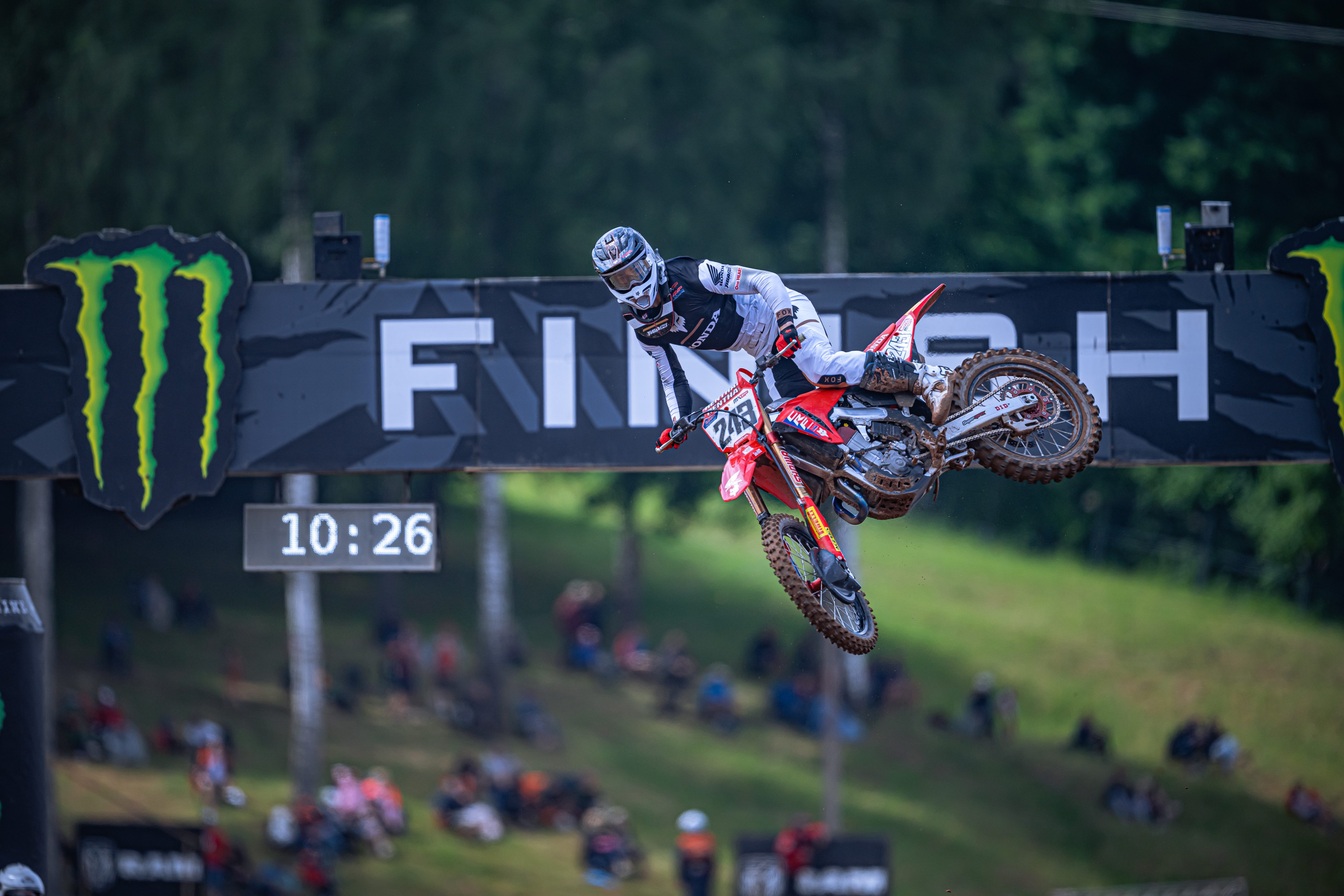 Tim Gajser ha vinto con autorità la qualifica MXGP in Lettonia