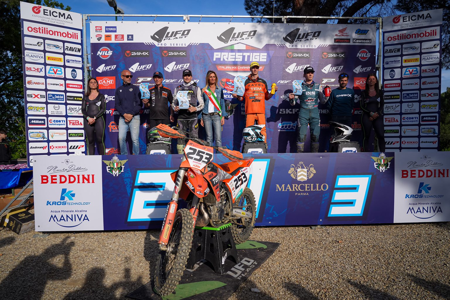 Podio Mx1 - ph. Matteo Buccarini