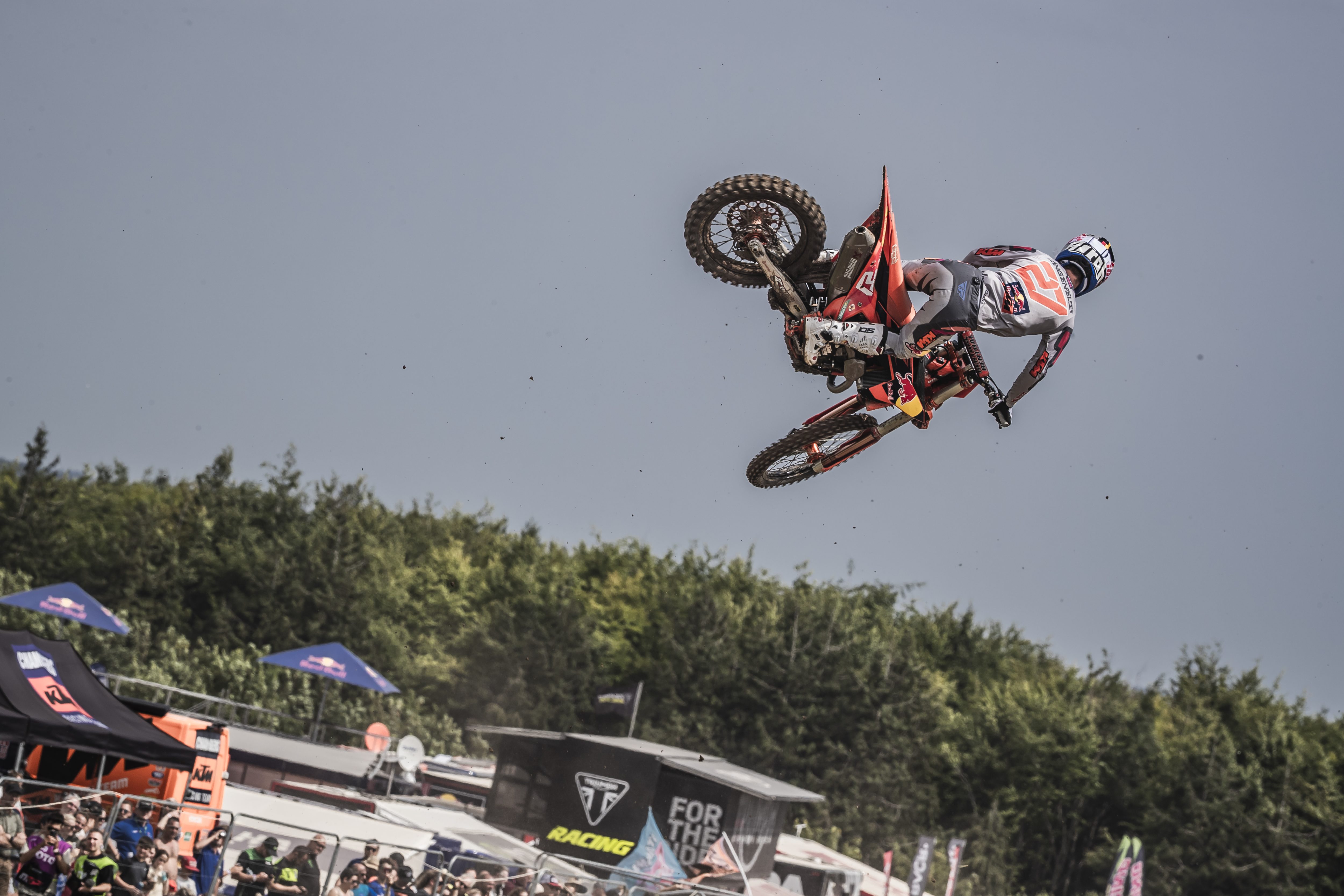 Simon Langenfelder in stato di grazie aumenta il vantaggio in MX2