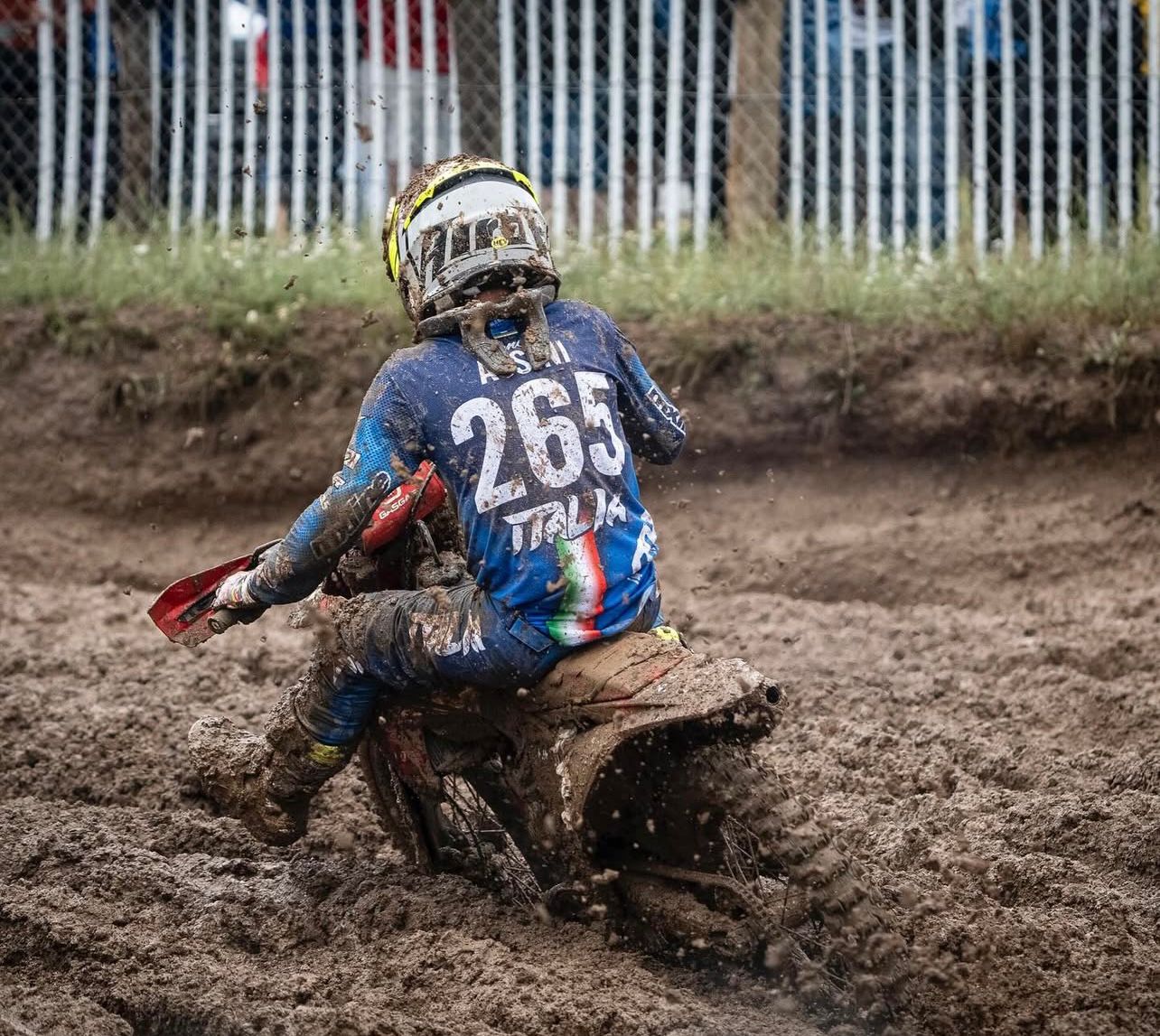 Francesco Assini nel fango di Romagnè