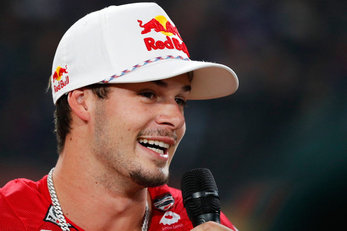 Winner of 5 main races last year, Jett Lawrence is back to Paris