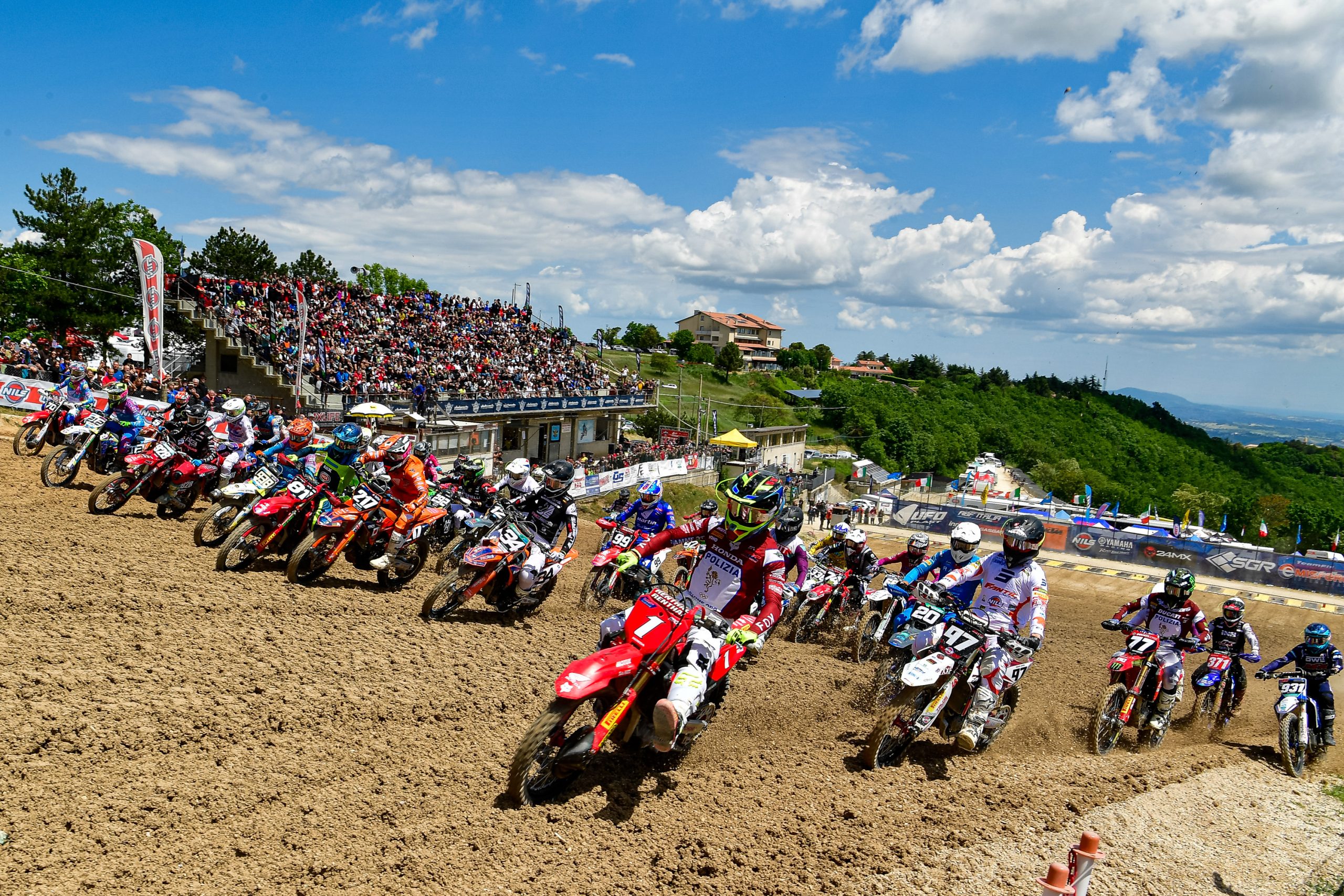 Una partenza dell'italiano Pro Prestige MX2 a Cingoli