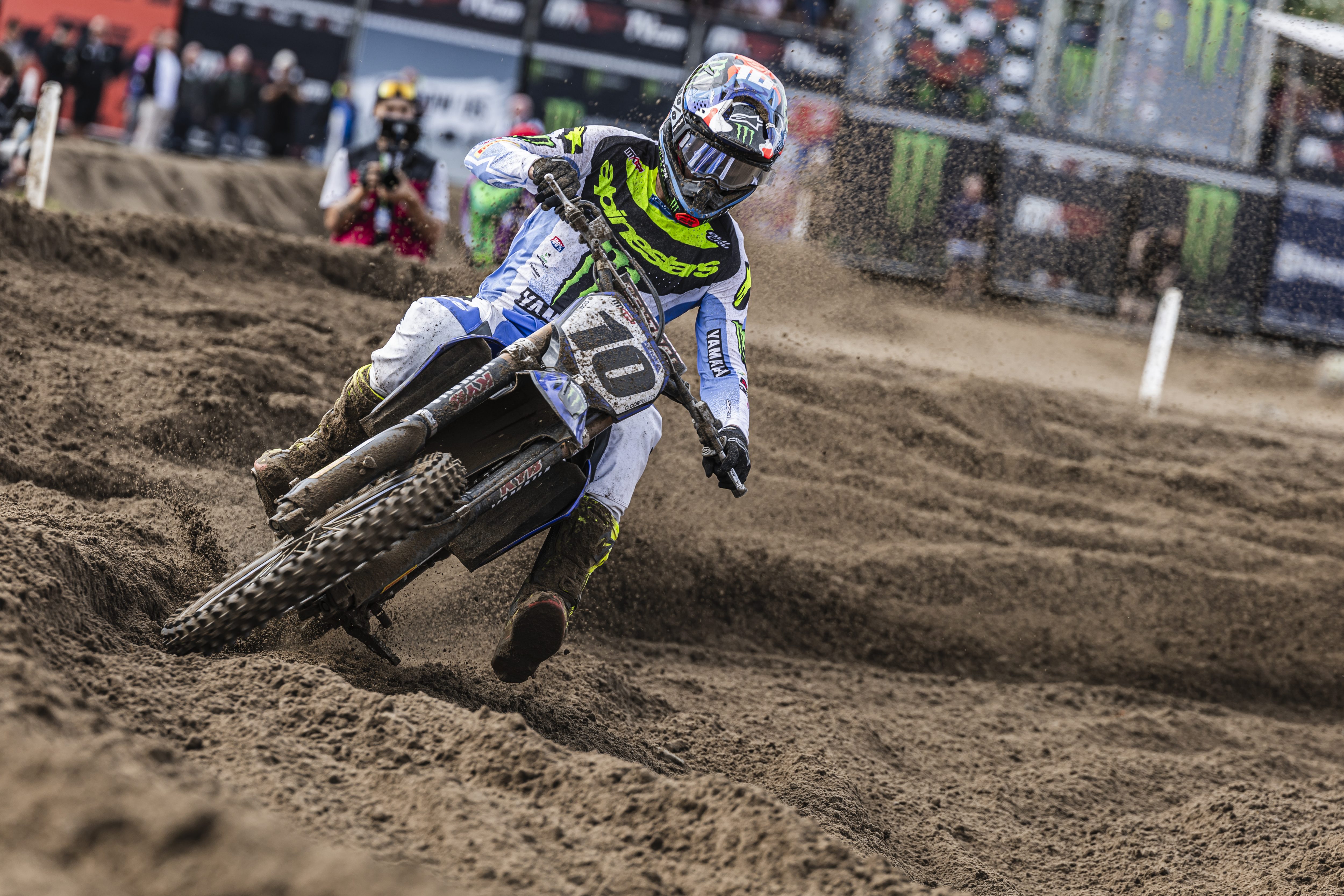 Calvin Vlaanderen su questo terreno lotta al vertice in MXGP