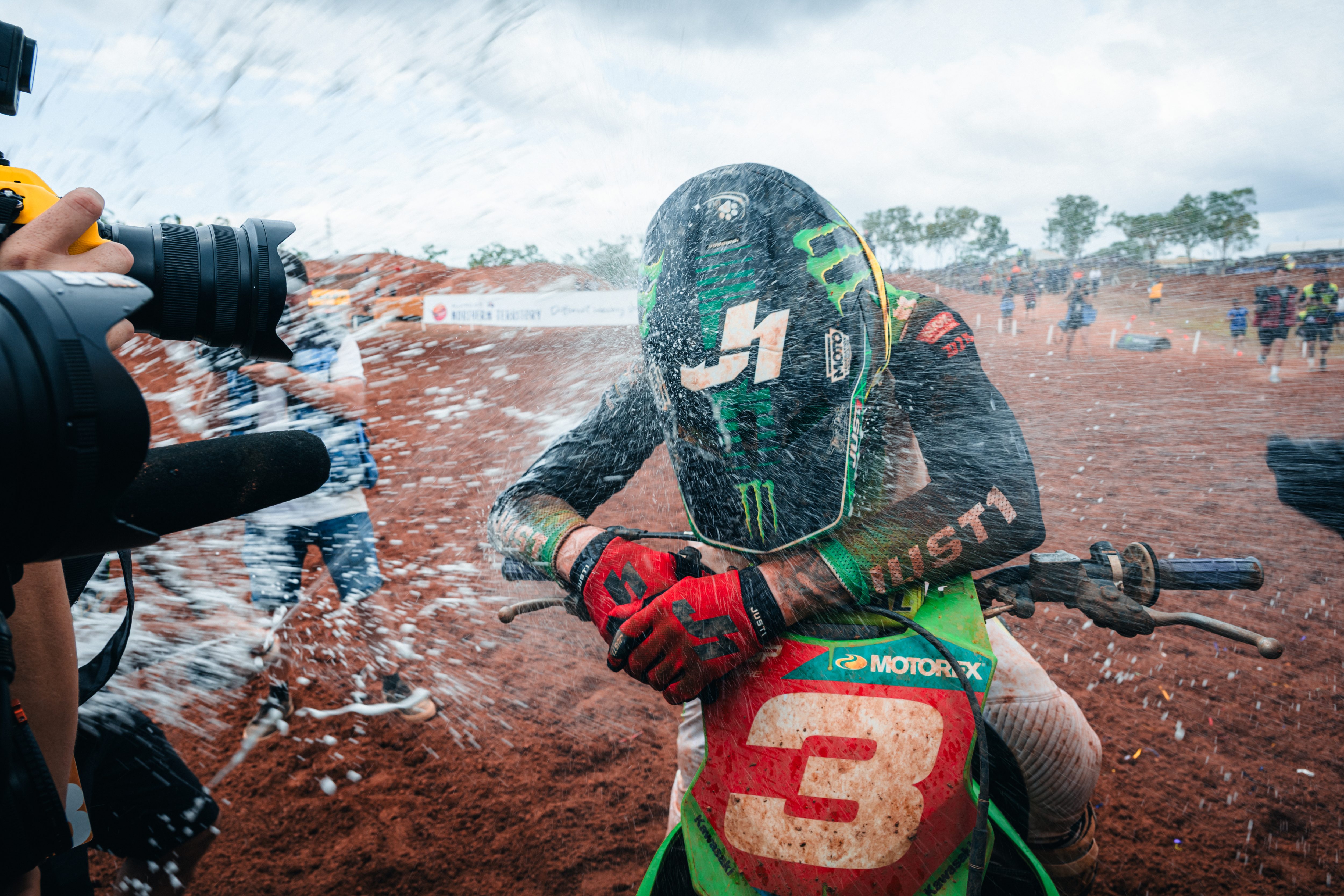 Romain Febvre festeggia il titolo MXGP 