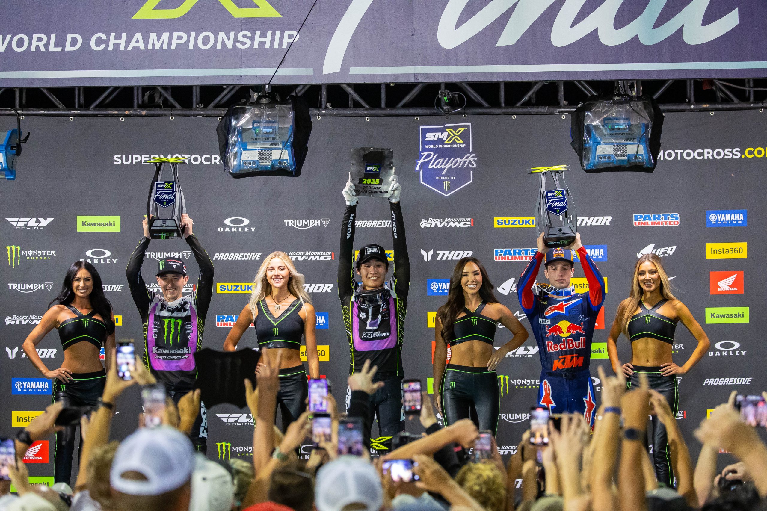 Podio 250SMX: Seth Hammaker, Jo Shimoda e Tom Vialle.