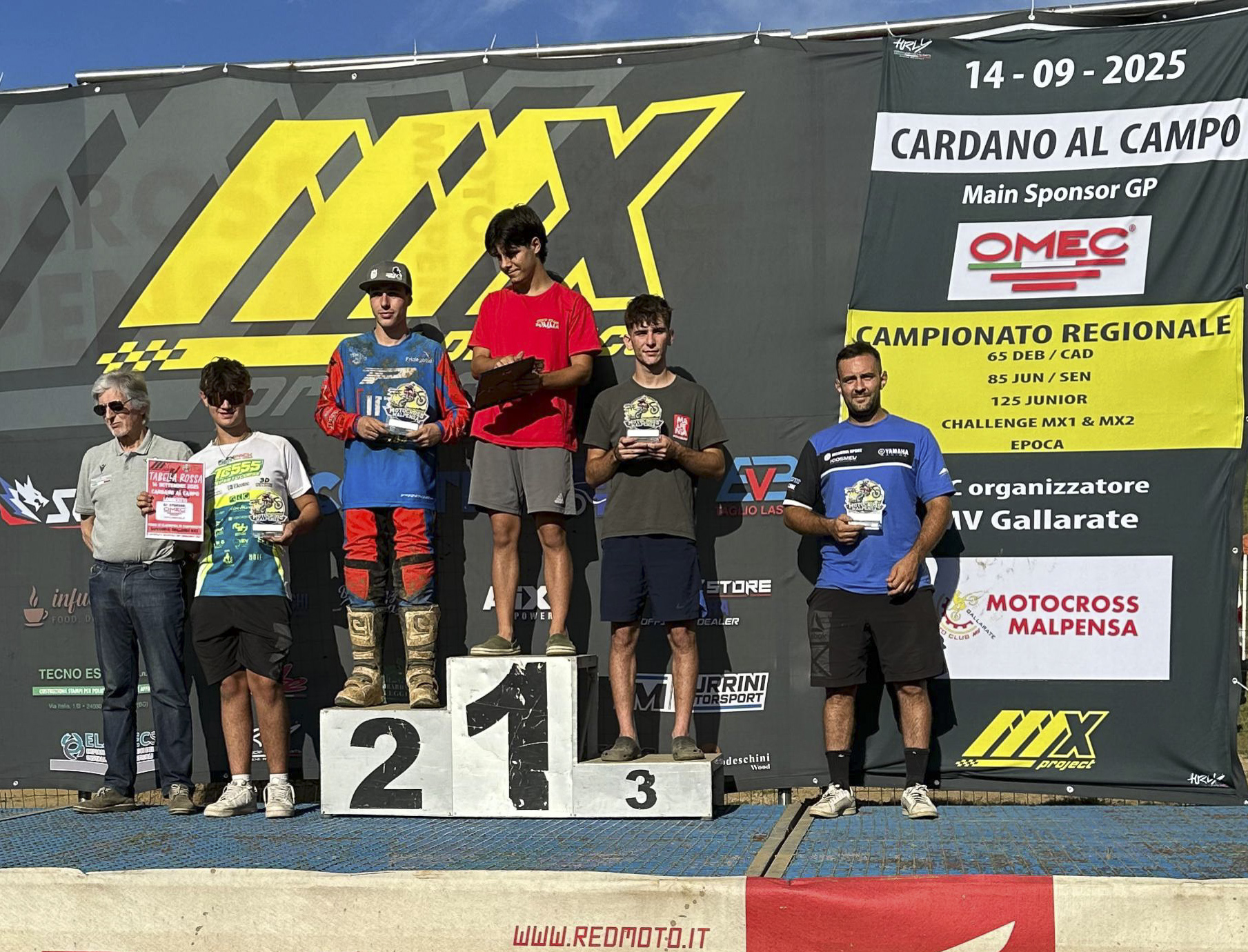 Alessandro Beltracchi con la tabella rossa di leader Challenge MX2