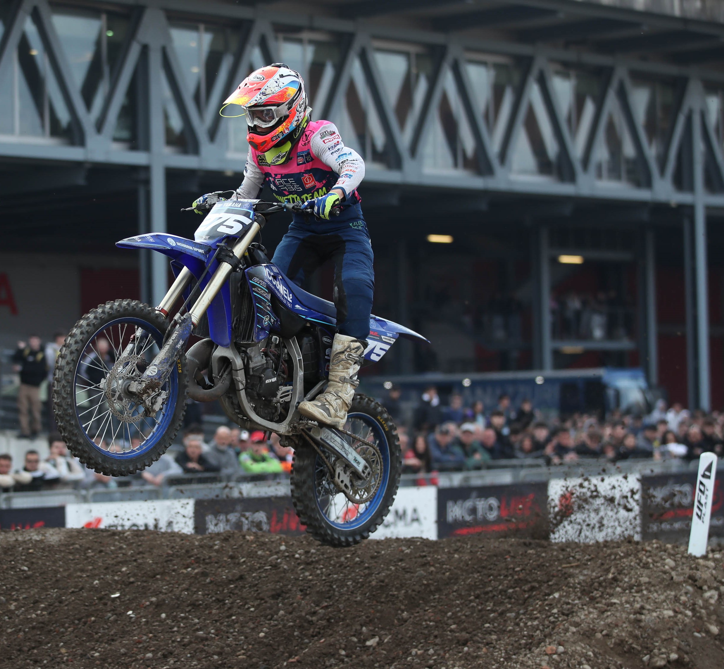 Edoardo Riganti al suo esordio in gara con una 125 "blu".