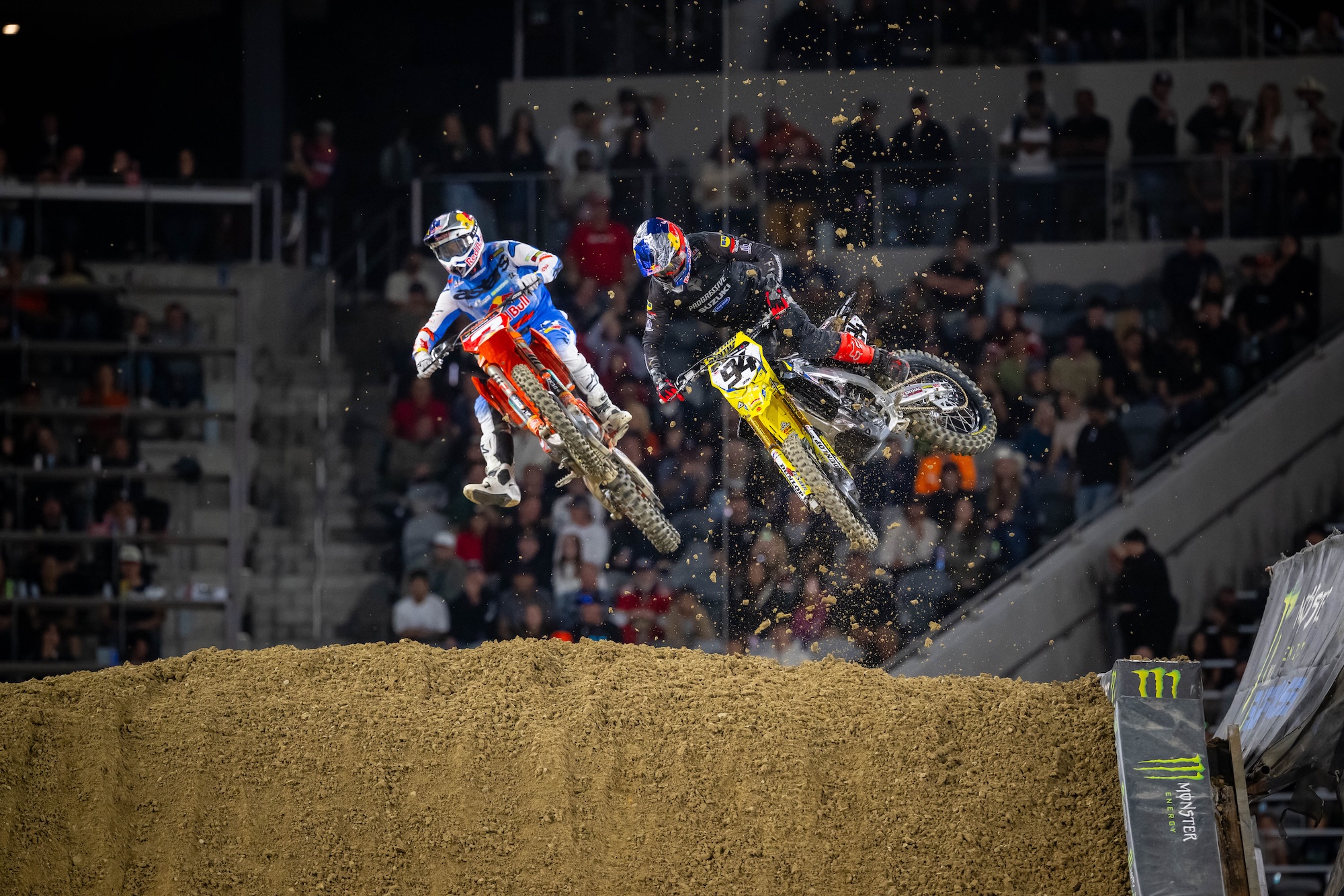 Ken Roczen in lotta con Tomac nel main event