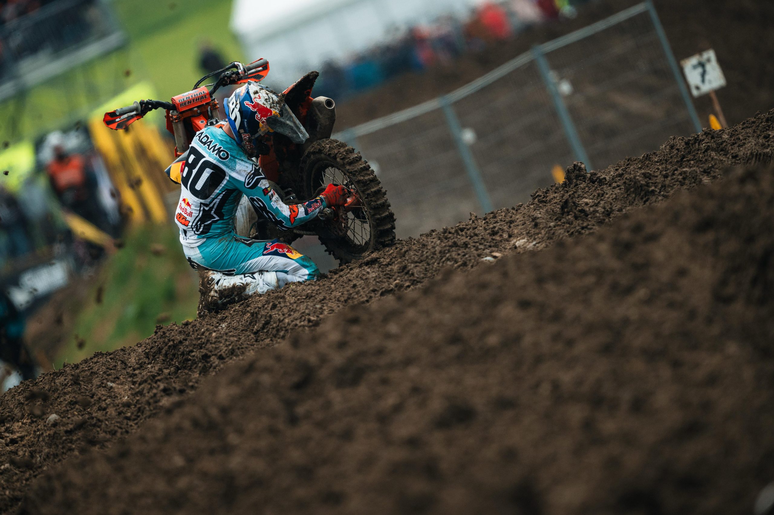 Andrea Adamo #80 alle prese col problema alla catena