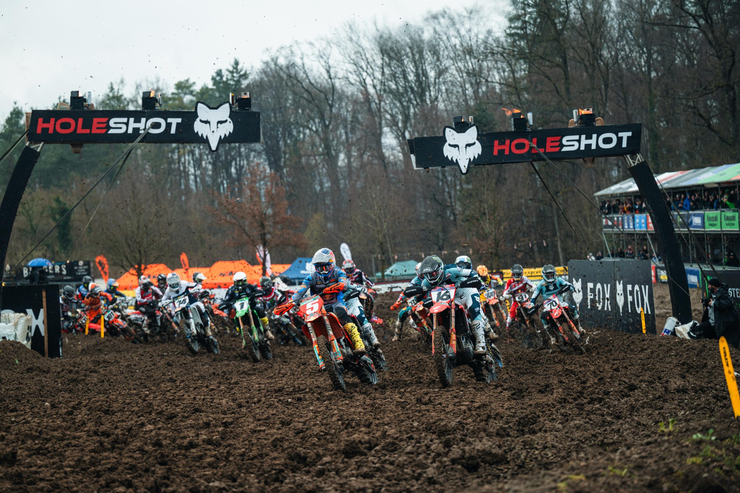 Lo start di gara-1 MXGP in Svizzera