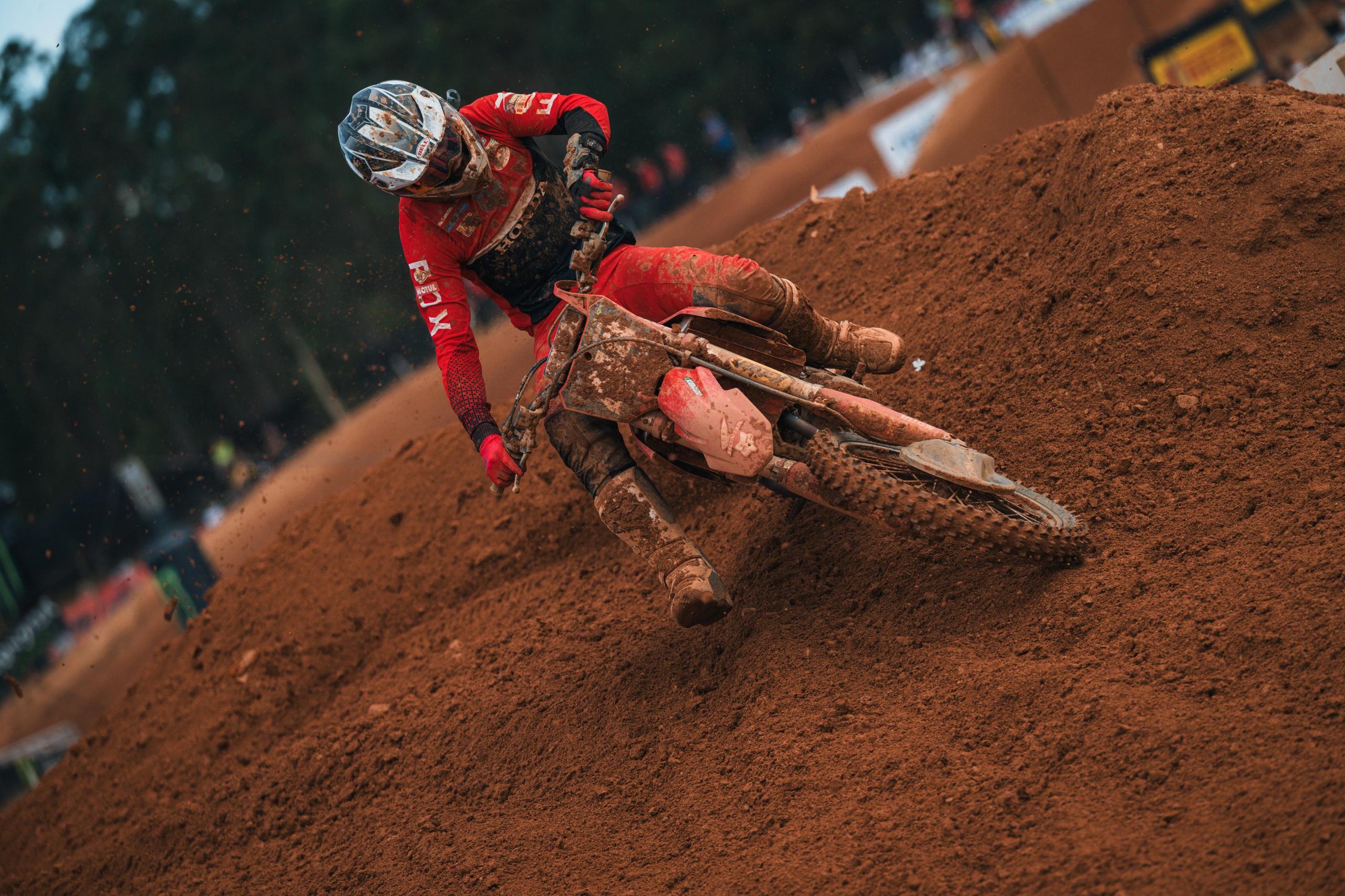 L'inglese Brookes sul podio EMX250 al secondo posto