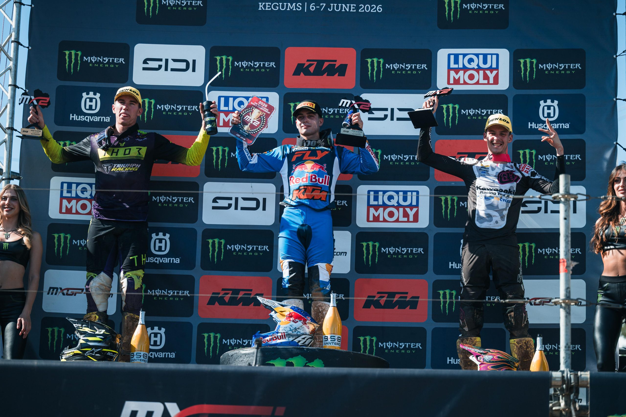 Il podio MX2 in Lettonia