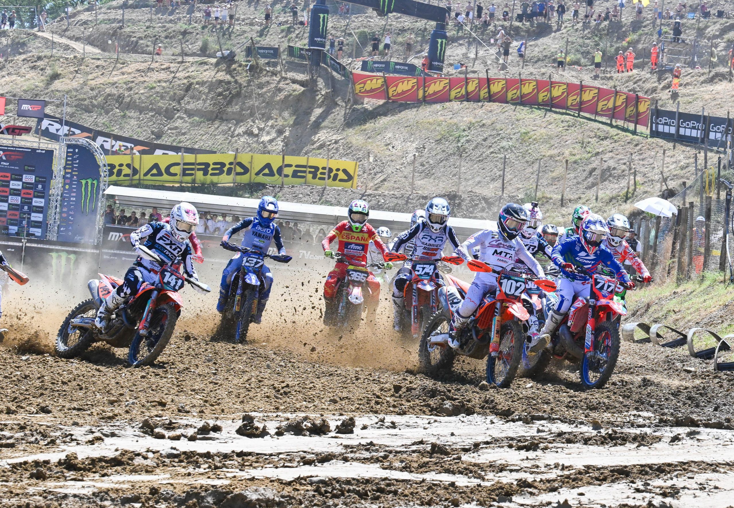 La partenza di gara-1 EMX250
