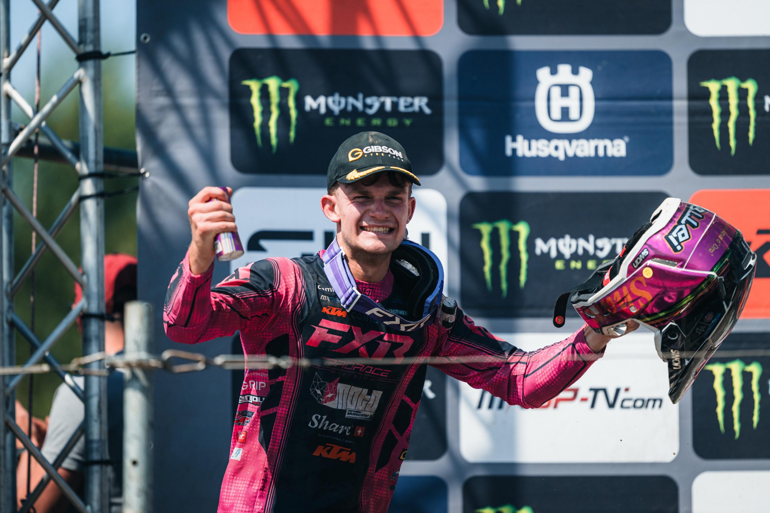 Francesco felicissimo sul podio di Lommel
