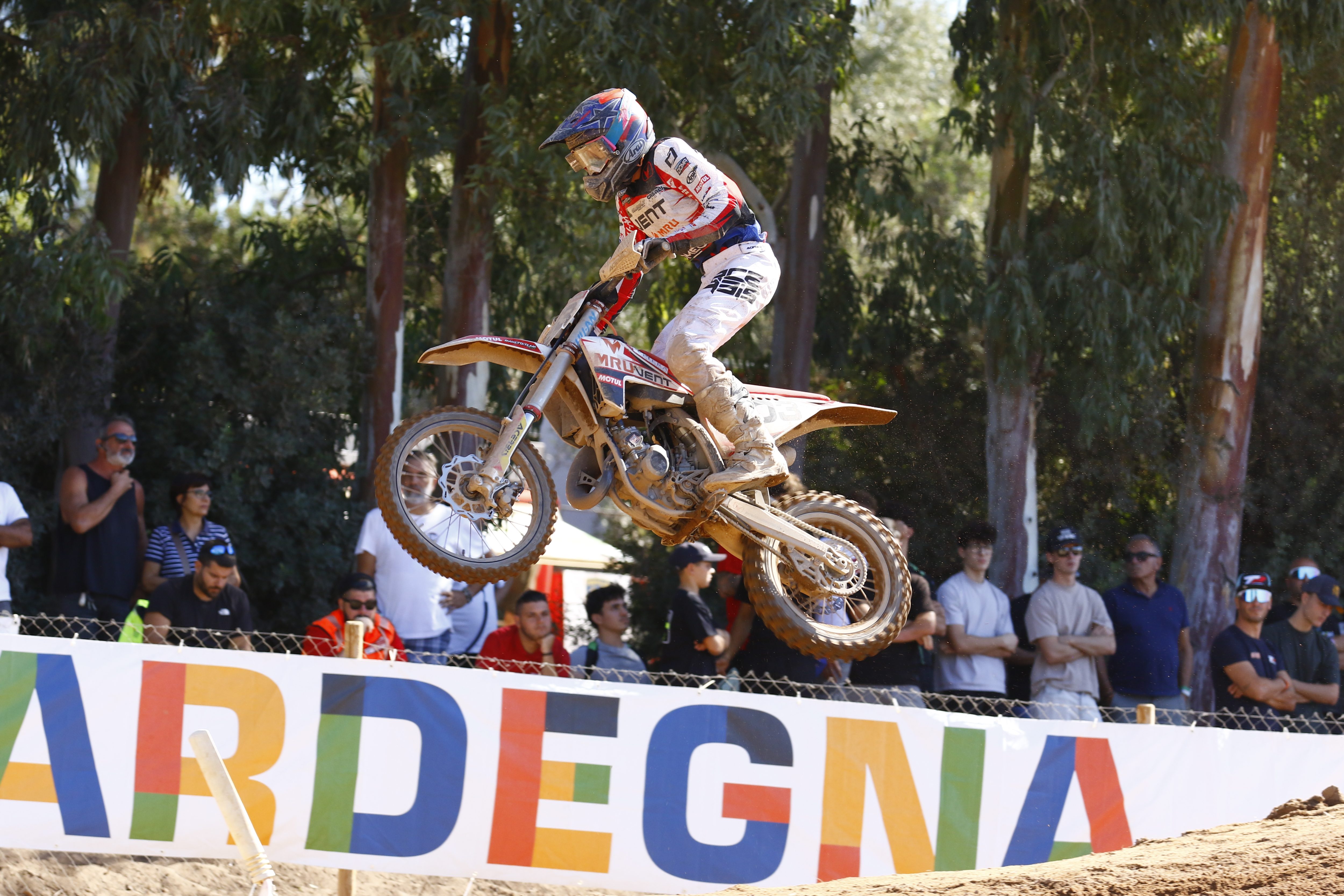 Qui sotto, Pietro Riganti mantiene la tabella rossa di leader del campionato 85 senior