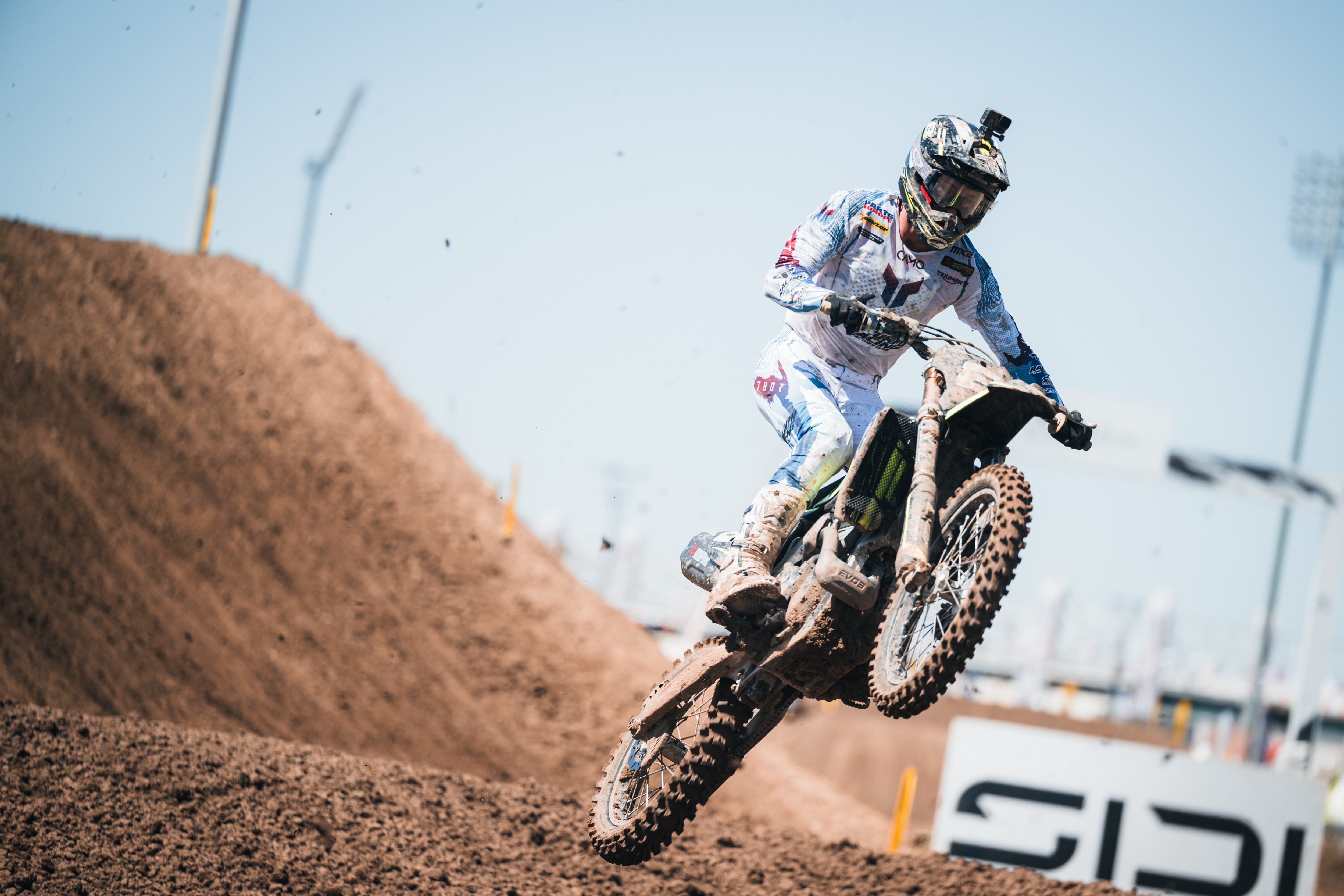 Camden McLellan sale al secondo posto nella generale