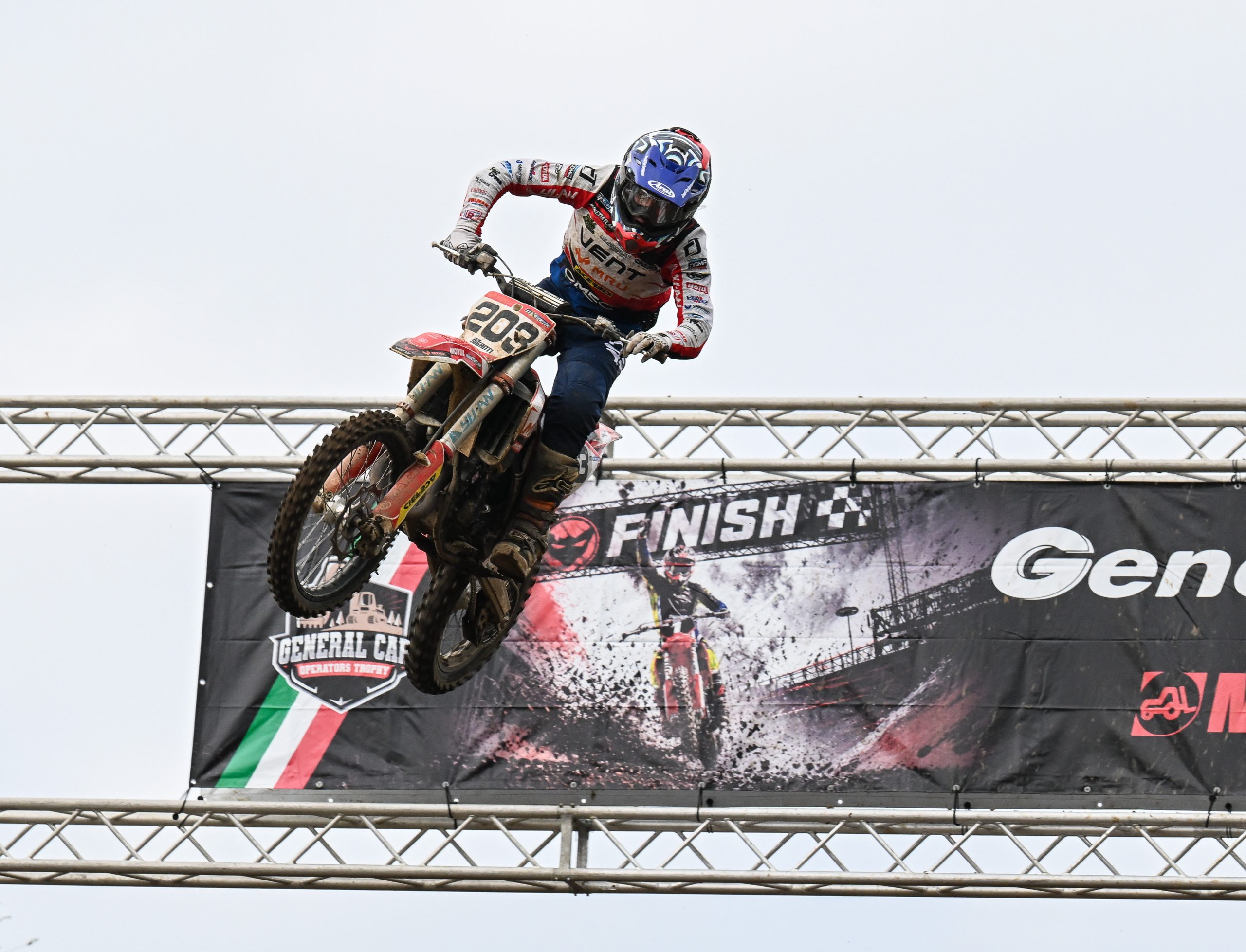 Qui sotto Pietro Riganti sul finish line al Fast Cross